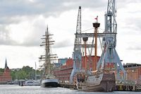 Kraweel LISA VON LÜBECK und Segelschiff GUNILLA am 27.08.2017 in Lübeck