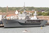 Im Kieler Tirpitzhafen hat das Flaggschiff der 6. US-Flotte festgemacht. Die „Mount Whitney“ ist das größte Kriegsschiff der US-Marine in Europa. Aufnahme vom 23.06.2019. Das 189 Meter lange und rund 20000 Tonnen verdrängende Kommando-Schiff ist eine von zwei schwimmenden Kommandozentralen der US Marine.