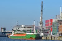 PERNILLE (General Cargo Ship, IMO 9434163) am 19.03.2022 im Hafen von Lübeck. Das rund 82 Meter lange Schiff hat Hafer aus Schottland mitgebracht.
