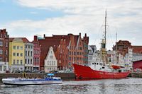 TRAVE SUN und Feuerschiff FEHMARNBELT am 03.07.2022 in Lübeck