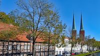 An der Obertrave in Lübeck. Blick auf Lübecker Dom