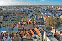 Hansestadt Lübeck im Bereich der Salzspeicher. Hochwasser führende Trave am 02.01.2019