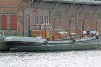 Wasserboot V am 27.08.2017 bei der Hubbrücke in Lübeck