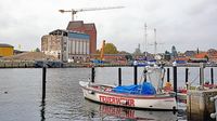 Feuerwehrboot GRISU am 10.11.2022 im Hafen von Neustadt / Holstein