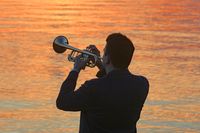 Trompeter am Strand von Niendorf / Ostsee (21.8.2022, Sunrise Feeling)