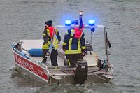Feuerwehrboot HEINRICH im Hafen von Niendorf Ostsee am 14.01.2021