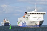 STENA FLAVIA (IMO 9417919) und BORE SEA am 09.07.2022 in der Ostsee vor Lübeck-Travemünde
