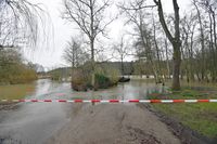 Die Schwartau führt Hochwasser. Bereich beim Kurpark Bad Schwartau 22.02.2022