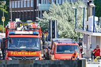Feuerwehr-Fahrzeuge an Bord der Priwall-Fähre TRAVEMÜNDE in Lübeck-Travemünde 08.07.2023