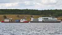 HANSE am 28.06.2023 bei Stülper Huk Alt Travemünde. Das Fahrgastschiff ist am Bergungsschiff ST PERUN, welches dabei ist, ein Hanseschiff aus dem 17. Jahrhundert zu bergen, vorbeigefahren