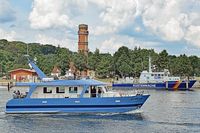EUREKA und Zollboot PRIWALL am 26.06.2022 in Travemünde