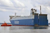 Lotsenversetzboot TRAVEMÜNDE am 09.03.2023 bei auslaufender FINNSUN in Lübeck-Travemünde