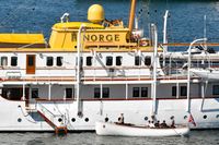 Zur NORGE gehörendes Beiboot längsseits der norwegischen Königsyacht. Oslo, 14.06.2022