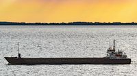 RIX AMBER (IMO 9171101) im Licht der untergehenden Sonne. Ostsee, 21.08.2020