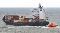 X-PRESS MULHACEN (IMO: 9365960) und Lotsenversetzboot BÜLK am Morgen des 21.08.2020 in der Ostsee